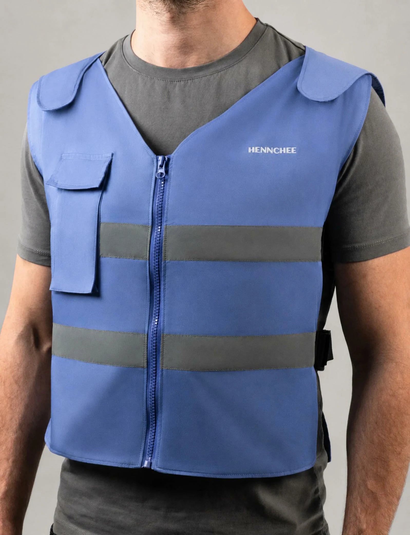 Reflective Cooling Vest with 12 Ice Packs - Blue