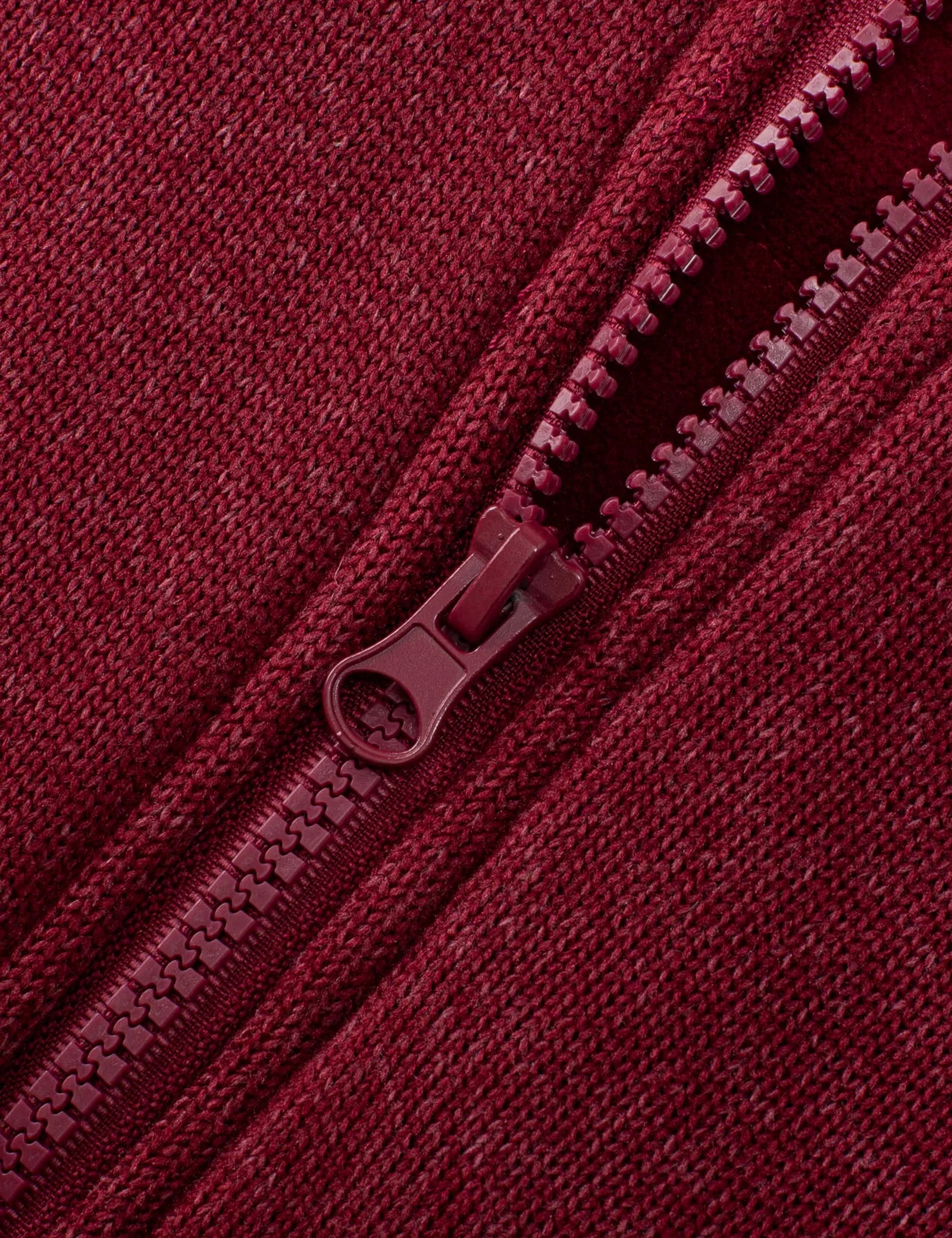 Hennchee Women's 12V Dual Control Heated Fleece Jacket maroon high-quality zipper detail view