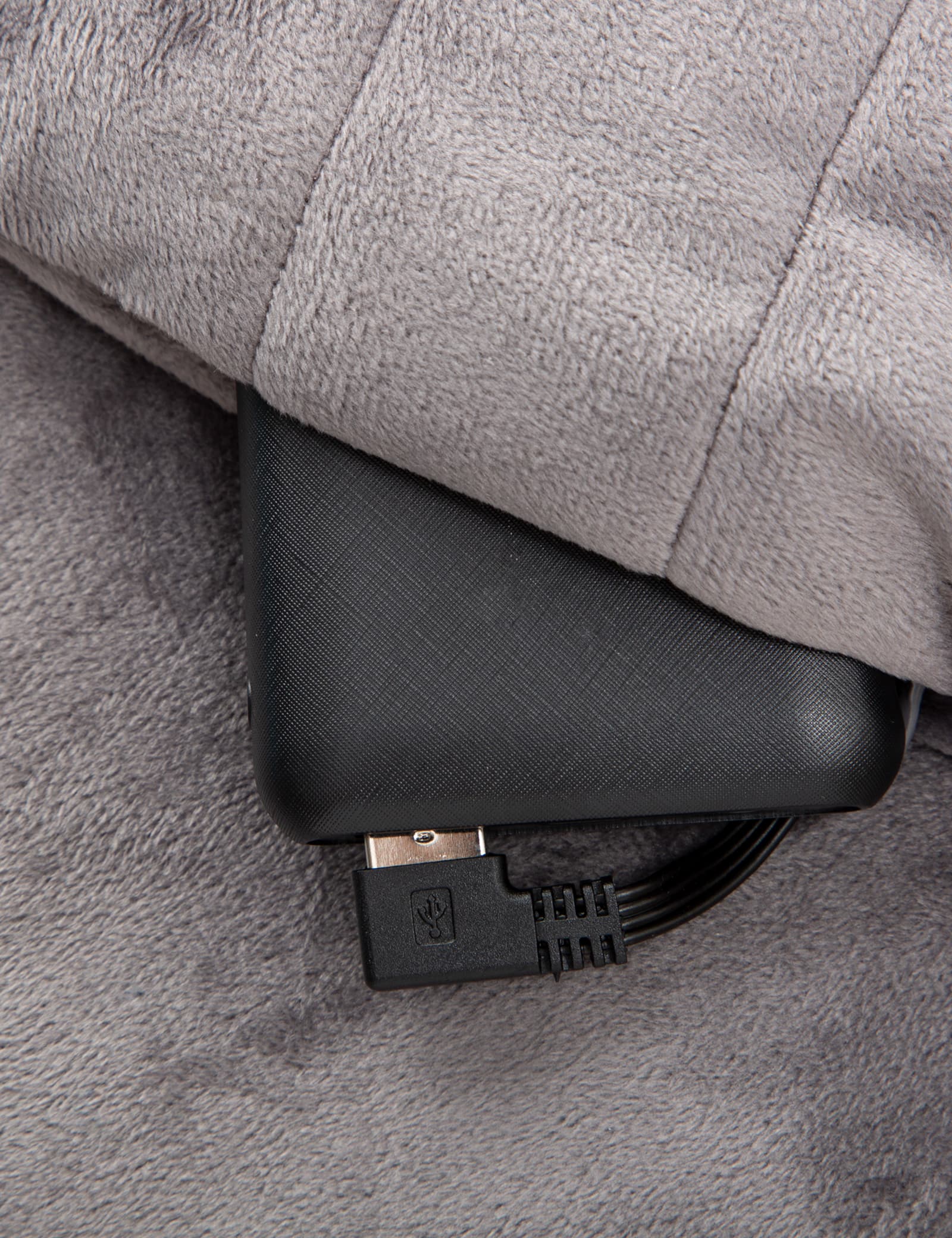 Hennchee weighted cordless heating pad grey battery and USB connection detail